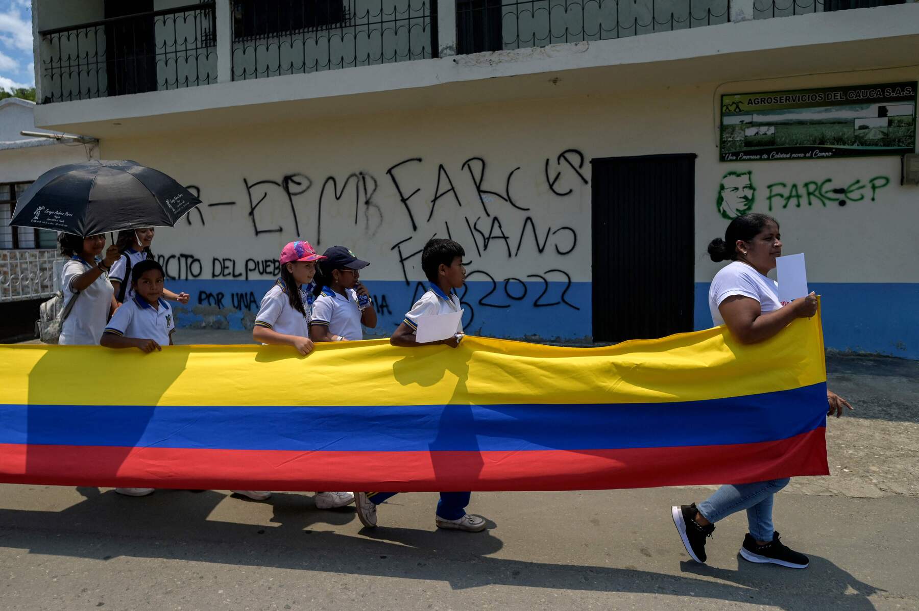 Deputy Leader of Colombian Guerrilla Group Killed Ahead of Presidential Runoff