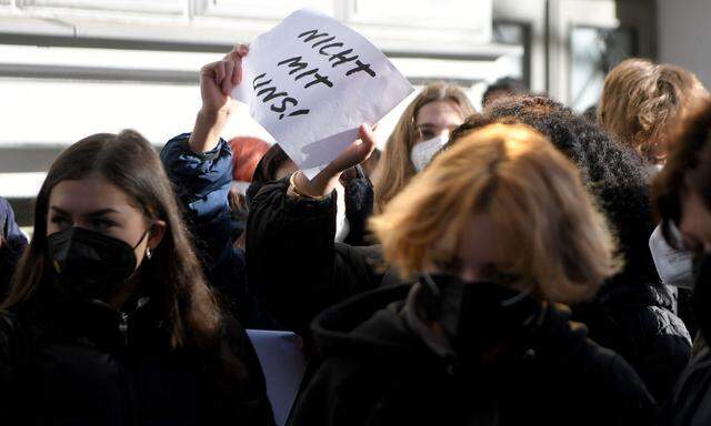 Schulsprecher und diverse Organisationen hatten zu Protesten aufgerufen. Die Teilnehmer wollen eine "faire Matura".