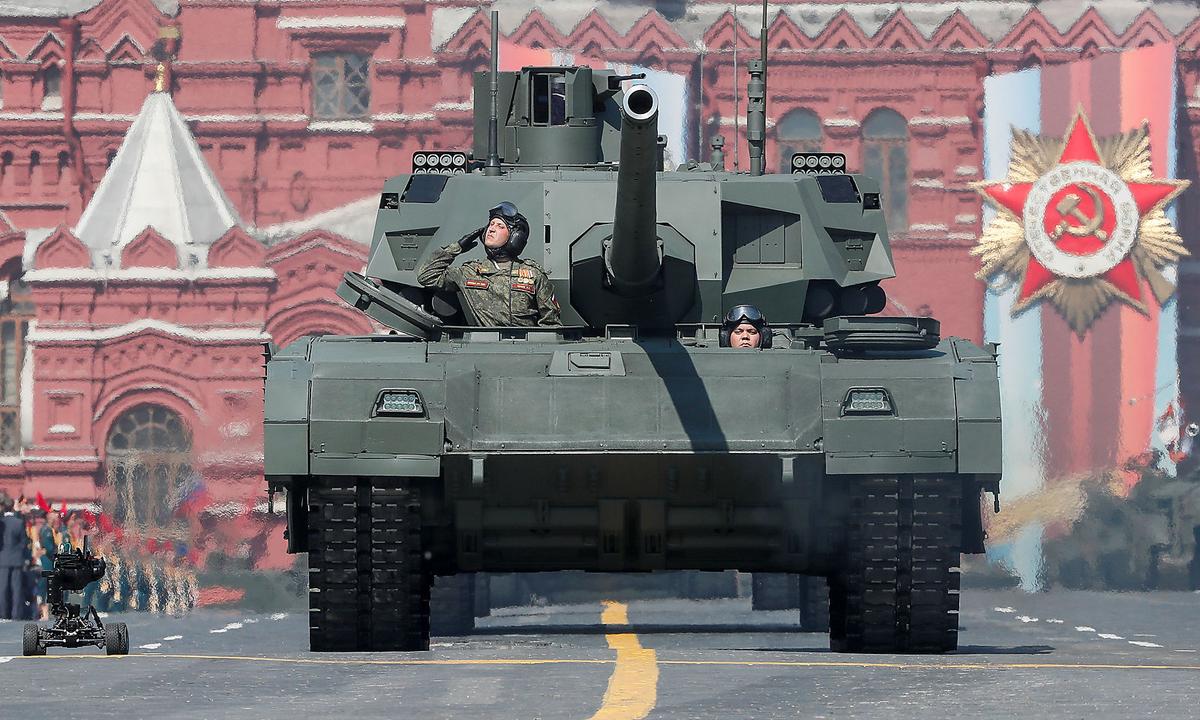 Russland fährt neue T-14-Kampfpanzer "Armata" in der Ukraine auf ...
