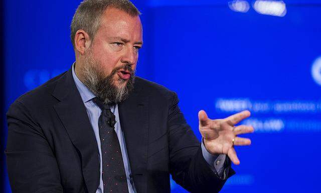 Journalist and CEO of Vice News, Shane Smith, moderates a session on sustainable oceans during the Clinton Global Initiative´s annual meeting in New York