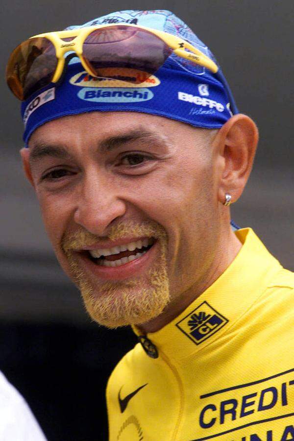 1998 gewann Rad-Profi Marco Pantani die Tour de France und den Giro d'Italia. 1999 wurde er wegen Dopings vom Giro ausgeschlossen. In der Folge musste der Italiener wegen Depressionen immer wieder in einer Nervenklinik behandelt werden.