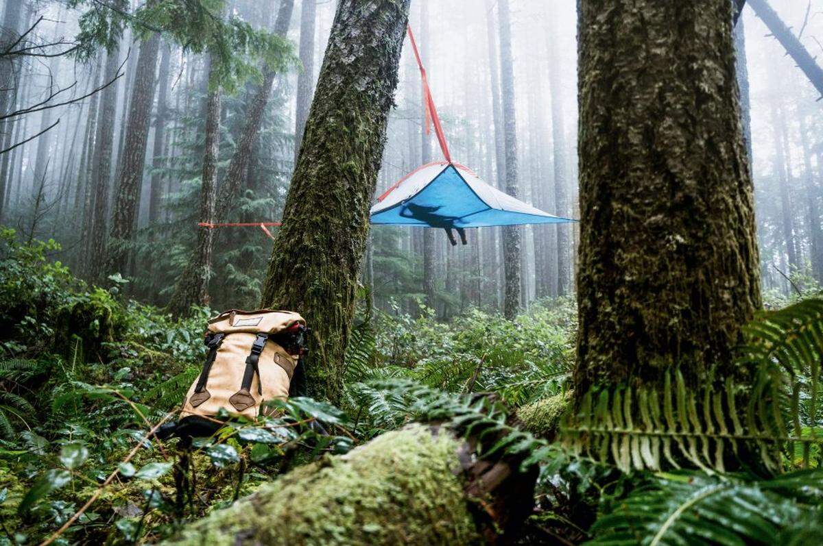 Tentsile Baumzelte sind die vielseitigsten und innovativsten Zelte der Welt. Die Zelte werden zwischen den Bäumen aufgespannt, können aber bei trockenen Bedingungen auch wie ein herkömmliches Zelt am Boden aufgeschlagen werden.