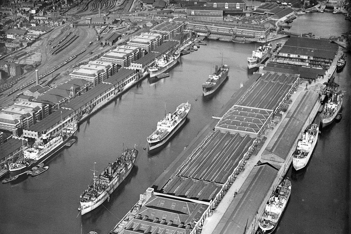 Die komplette Sammlung von Aerofilms umfasst 1,2 Millionen Aufnahmen, die nun im Besitz von English Heritage sind. West India Dock, Canary Wharf, 1921