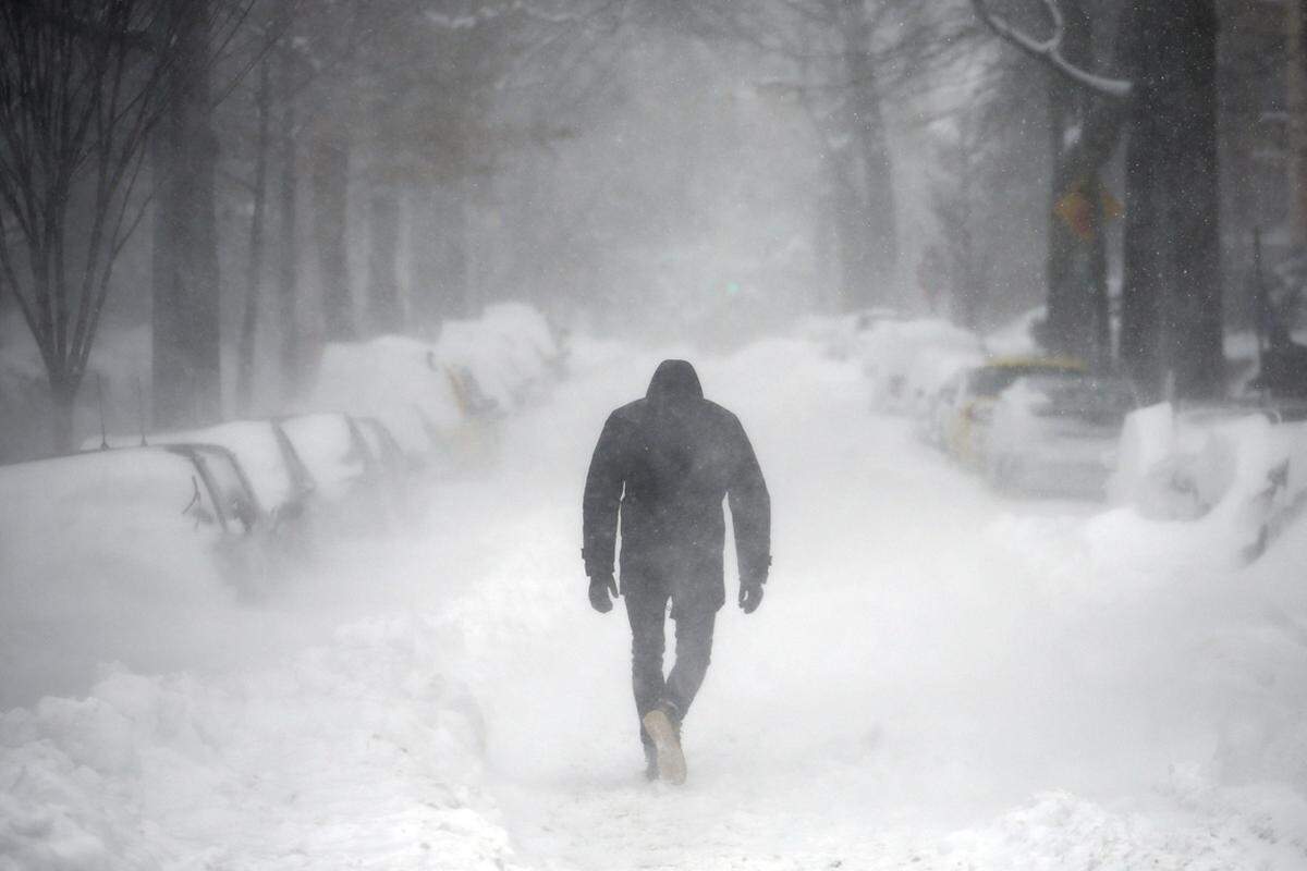 36 Stunden Dauerschneefall am Wochenende in Washington. Die Hauptstadt der USA liegt unter einer Meterhohen Schneedecke.