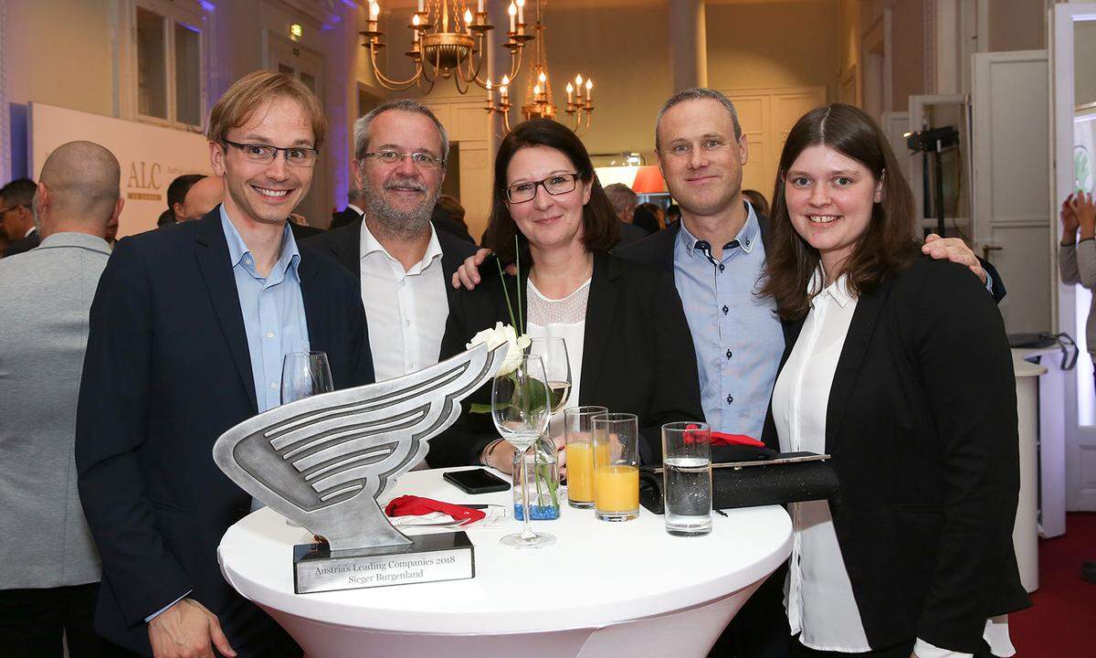 Das Siegerteam von ETM Professional Control: Stefan Weinfurtner, Bernhard Reichl, Carmen Jocham, Bernhard Alram und Eva Gossy (v.li.).