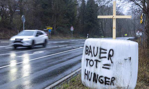 Deutschlands Regierung wollte Subventionen der Bauern streichen. Sie nahm die Pläne weitgehend zurück, dennoch wollen Landwirte protestieren.