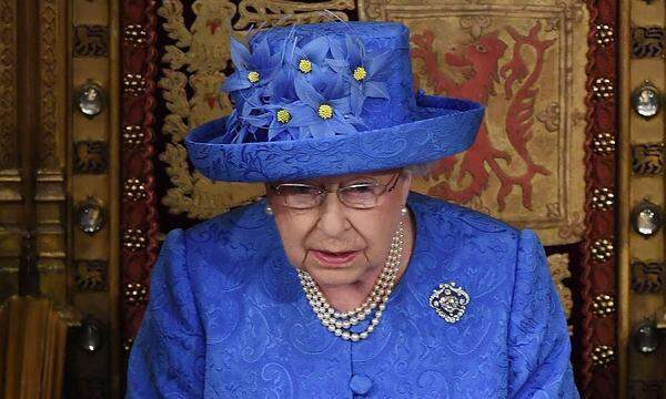 Laut britischen Medien war es das erste Mal seit dem Referendum im Sommer 2016, dass die 92-Jährige zu dem Thema öffentlich sprach - von diesem berühmten modischen Statement während der Queen's Speech im Jahr 2017 natürlich abgesehen.