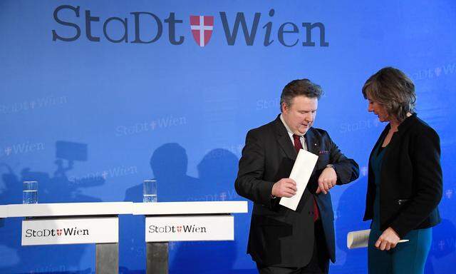 Bürgermeister Michael Ludwig (SPÖ) und Gemeinderätin Birgit Hebein (Grüne) müssen sich mit ernsten Problemen bei der Wien-Wahl auseinandersetzen (Archivbild).