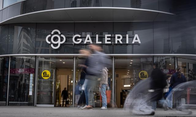 Der finanziell angeschlagene Warenhauskonzern Galeria Karstadt Kaufhof schließt 16 seiner 92 Filialen zum 31. August. 