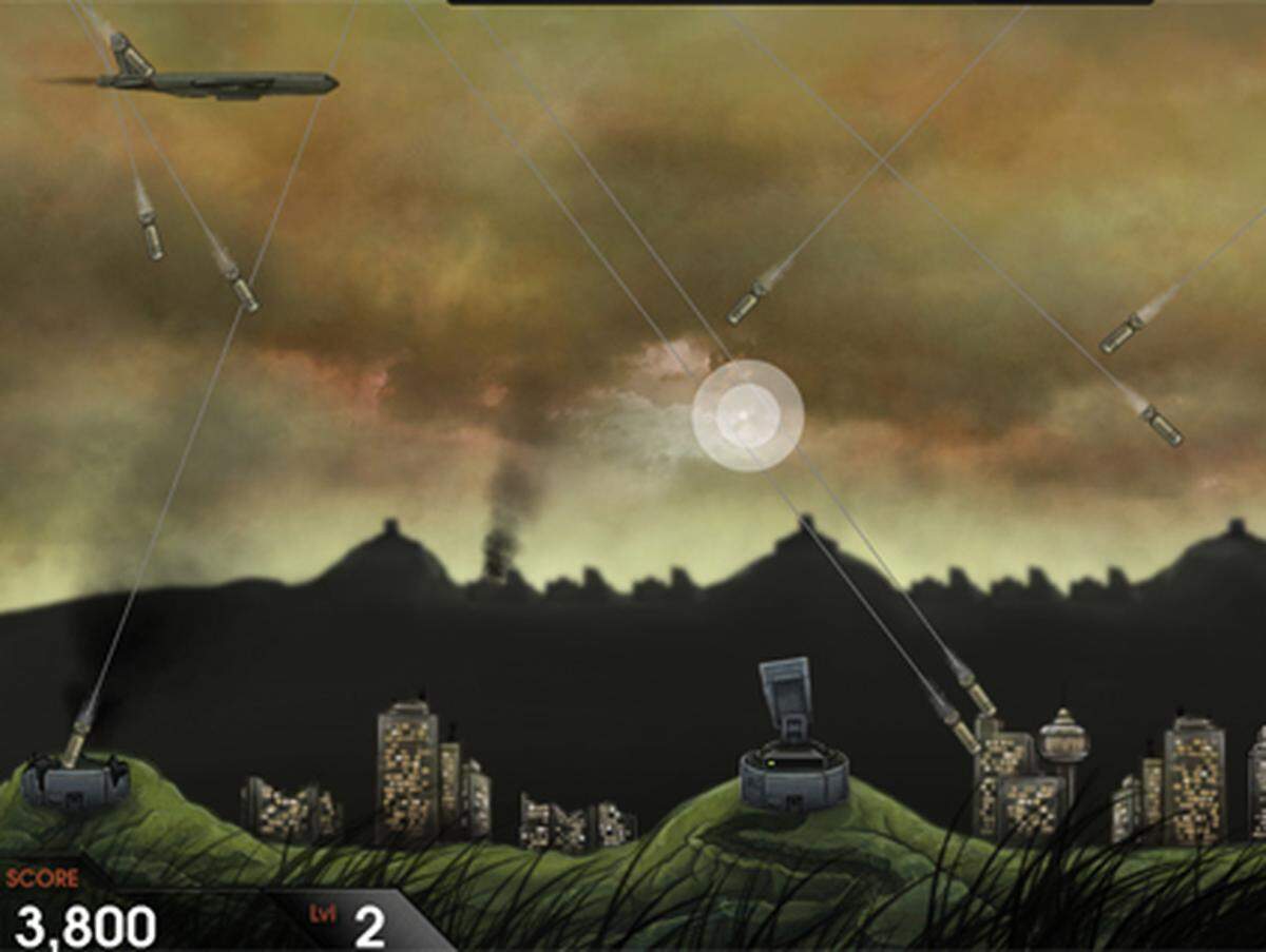 ... Missile Command. Bei drei Kanonen, die von ein und demselben Mauszeiger gesteuert werden, endet das Spiel aber bei wenig Konzentration rasch im Klick-Chaos.