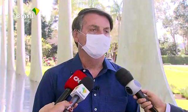 Brasiliens Präsident zeigte sich nach seinem positiven Coronavirus-Test im Fernsehen.