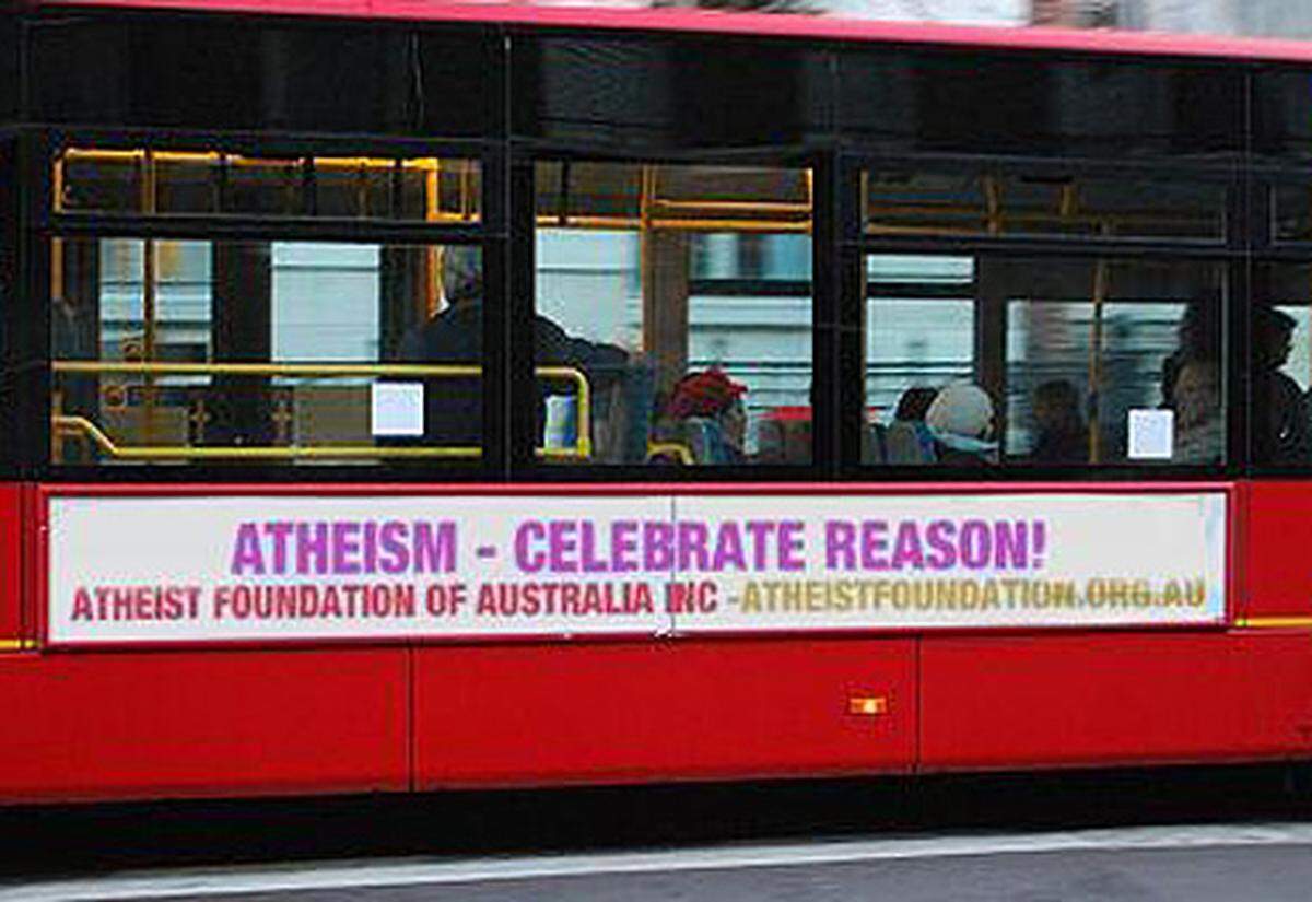 Auch die australischen Atheisten sprangen auf den "Kampagnen-Bus" auf: "Atheismus: Die Vernunft feiern" sollte auf den Bussen stehen - australiens größte Agentur für Außenwerbung, APN Outdoor, lehnte die provokanten Plakate allerdings bereits ab. Schließlich fuhr der Bus bei der Schwulenparade von Sydney mit.