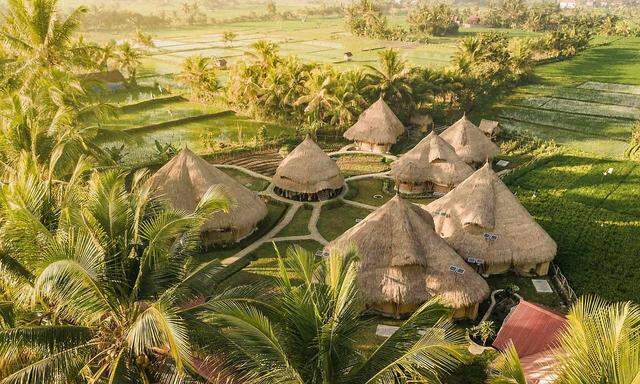 Die Earth Company mit ihren Hütten in Indonesien ist auf Socialbnb.