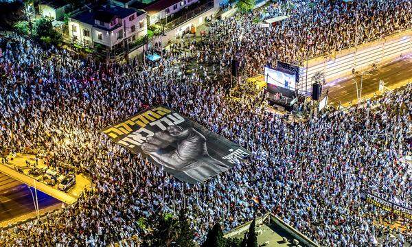 Am Samstag wurde in Tel Aviv wieder gegen den Umbau des Justizsystems demonstriert.