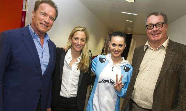 (v.l.) Hollywoodstar Arnold Schwarzenegger, die US-Botschafterin in Wien Alexa Wesner, US-Sängerin Katy Perry und der Geschäftsführer der Wiener Stadthalle Wolfgang Fischer