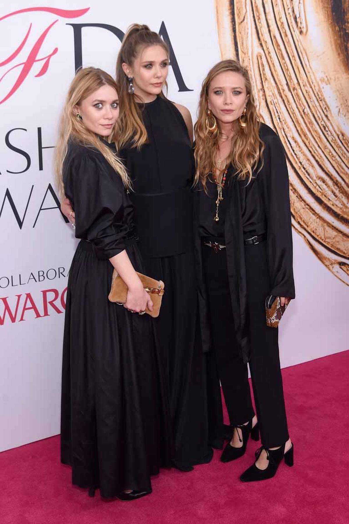 Mary-Kate und Ashley Olsen brachten ihre Schwester Elizabeth mit auf den roten Teppich.