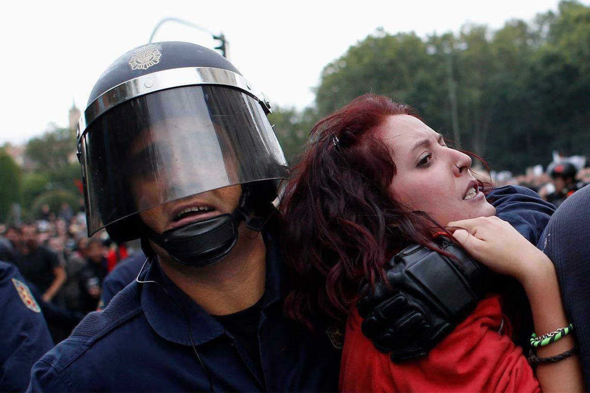 Am Dienstag eskalierten in Madrid Proteste gegen die Regierung.