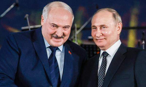 Gute Freunde: Lukaschenko und Putin. 