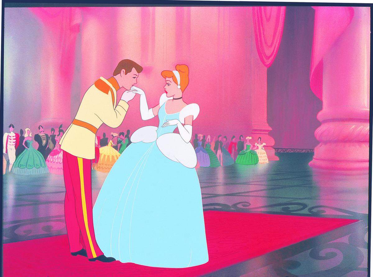 “Bibbidi-Bobbidi-Boo" mit diesen Zauberworten verwandelte die gute Fee Cinderella in eine Ballkönigin. Mit von der Partie gläserne High Heels, die wohl nicht nur bei Mädchen heiß begehrt sind. Aus der Zusammenarbeit zwischen den Walt Disney Studios und dem Schuhdesigner Christian Louboutin entstanden jetzt "echte" Cinderella-Heels.