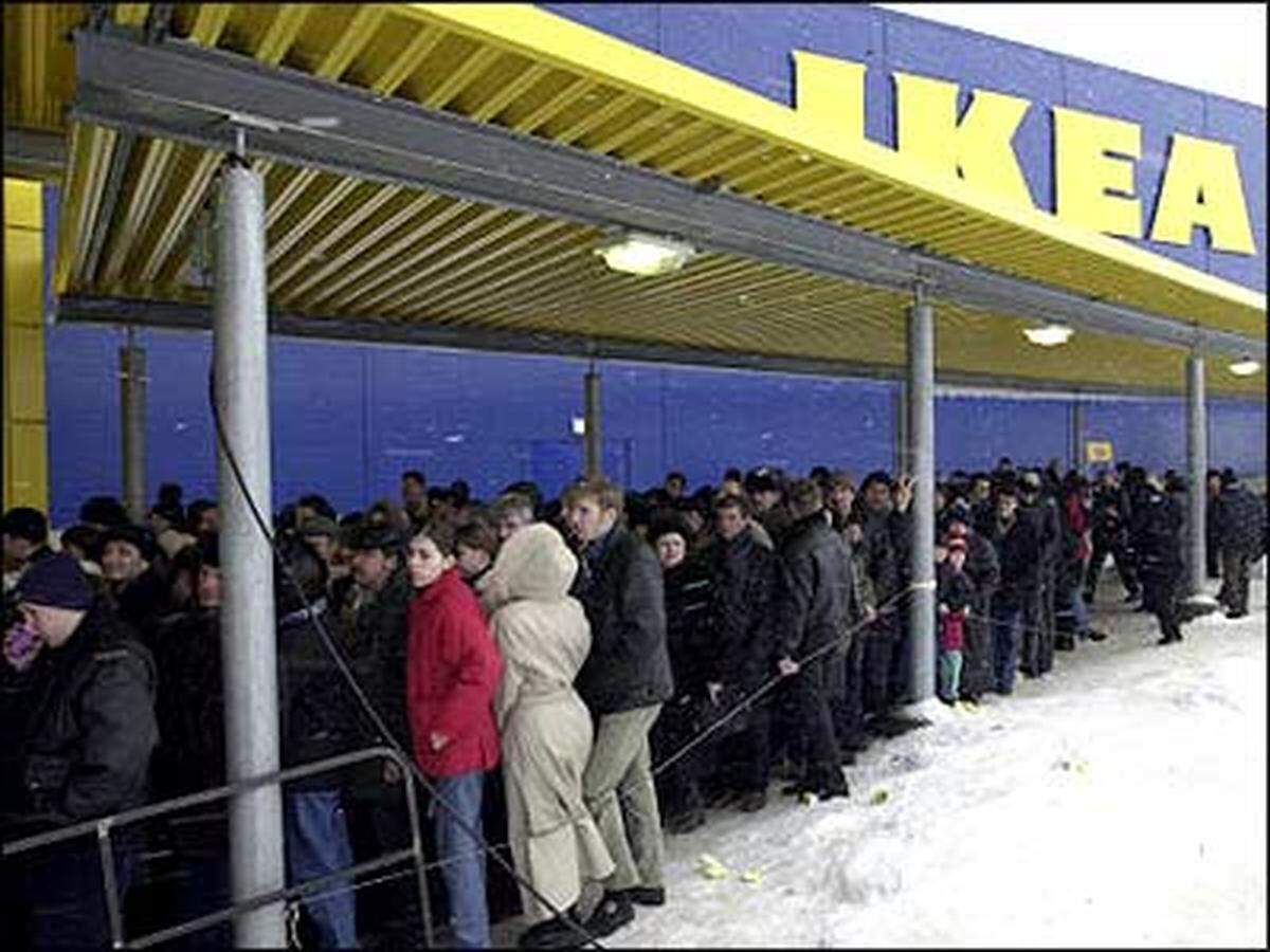 Die blau-gelben Farben von IKEA haben die Welt erobert. Warte-Schlangen bilden sich schon lange nicht mehr nur in Schweden...