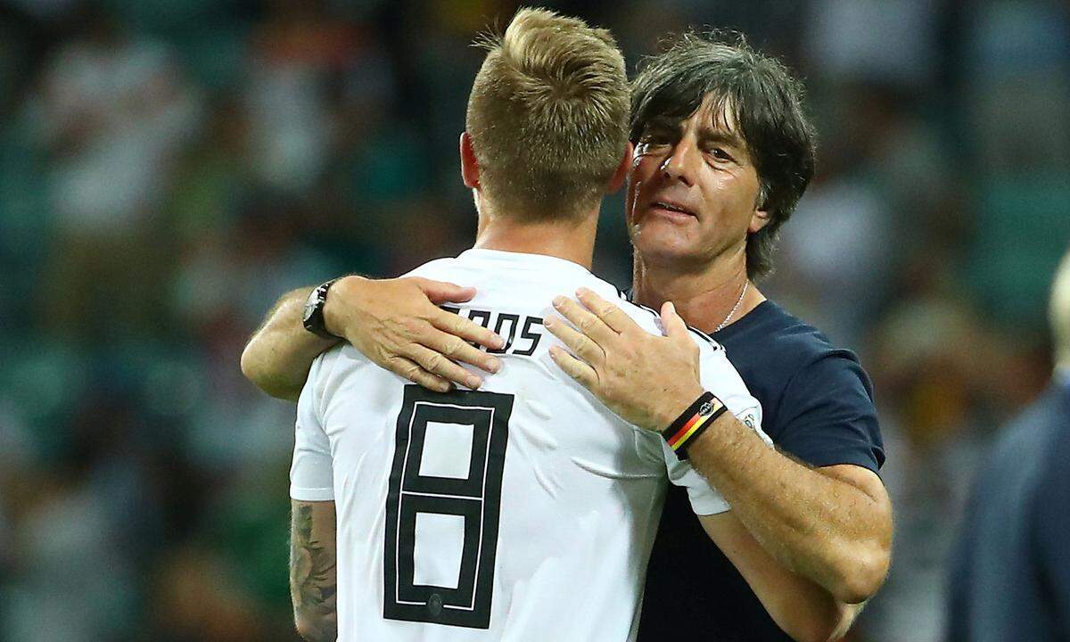 Doch in letzter Minute gewann Deutschland doch noch mit 2:1. Die Erleichterung ist dem Bundestrainer ins Gesicht geschrieben.