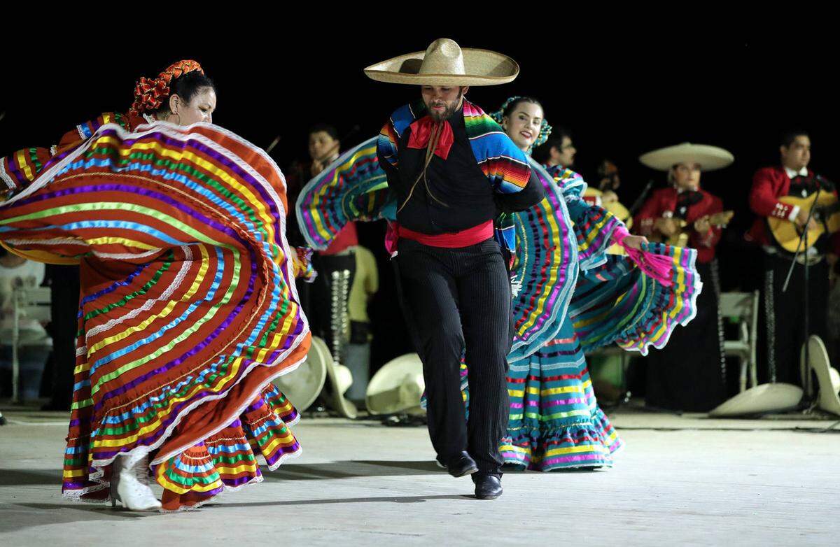 Die Musik steht in Mexiko im Vordergrund: Kinder und andere Familienmitglieder singen der Mutter Lieder vor oder mieten eine Mariachi-Band.