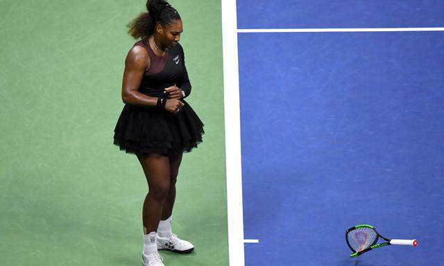 Serena Williams zerschmettert ihren Schläger
