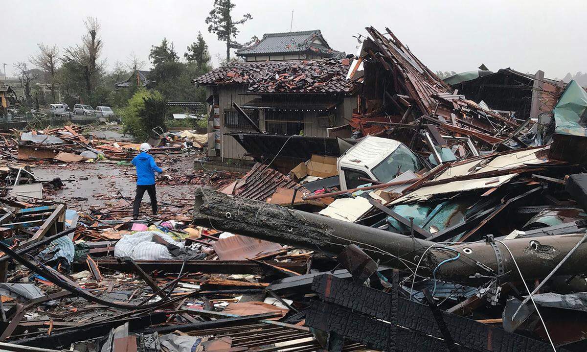 Der Wirbelsturm "Hagibis", der in Japan schlicht Nummer 19 genannt wird, traf am Abend (Ortszeit) bei der Halbinsel Izu nahe Tokio auf Land. Hier ein Bild aus der Stadt Ichihara.