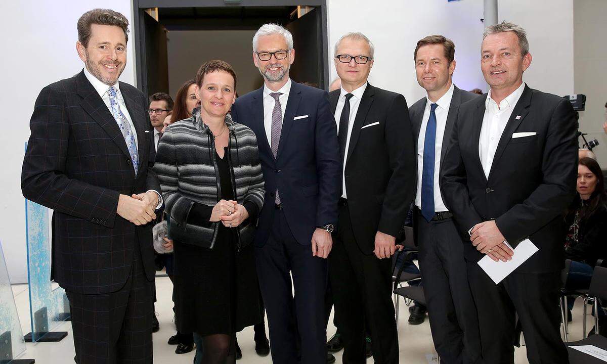 Wirtschaftskammerpräsident Harald Mahrer, A1-CFO Sonja Wallner, Verbund-Stv. Vorsatandsvorsitzender Michael Strugl, KSV1870-CEO Ricardo-José Vybiral, Commerzbank-Geschäftsführer Martin Butollo und A1-CEO Marcus Grausam (v.l.)