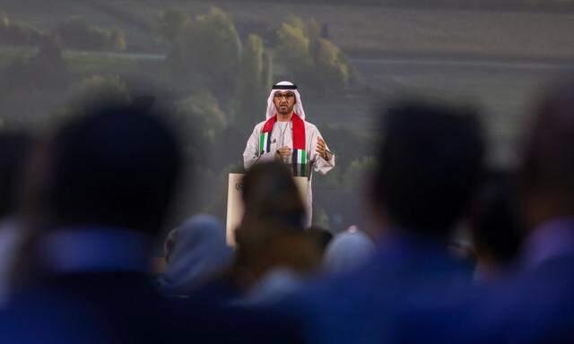 Sultan Ahmed Al Jaber am Samstag bei der Klimakonferenz in Dubai. Die UN-Klimarat erhofft sich von der Konferenz einen „Wendepunkt“ im Kampf gegen die CO2-Emmissionen.