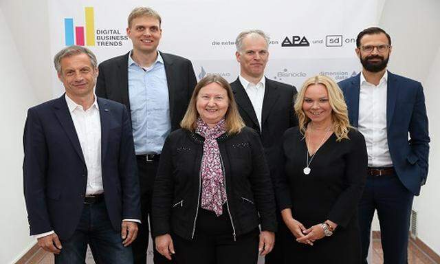 Im Bild v.l.n.r.: Christian Minarovits (IBM Österreich), Stefan Schulte (TU Wien), Gabriele Bolek-Fügl (BDO Austria), Harald Gold (DXC Technology), Sylvia Graf (ORF, Moderation) und Kai Siefert (Wien Energie)