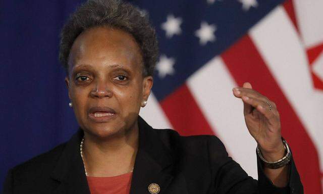 Die Bürgermeisterin Lori Lightfoot ruft zur Ruhe auf. 