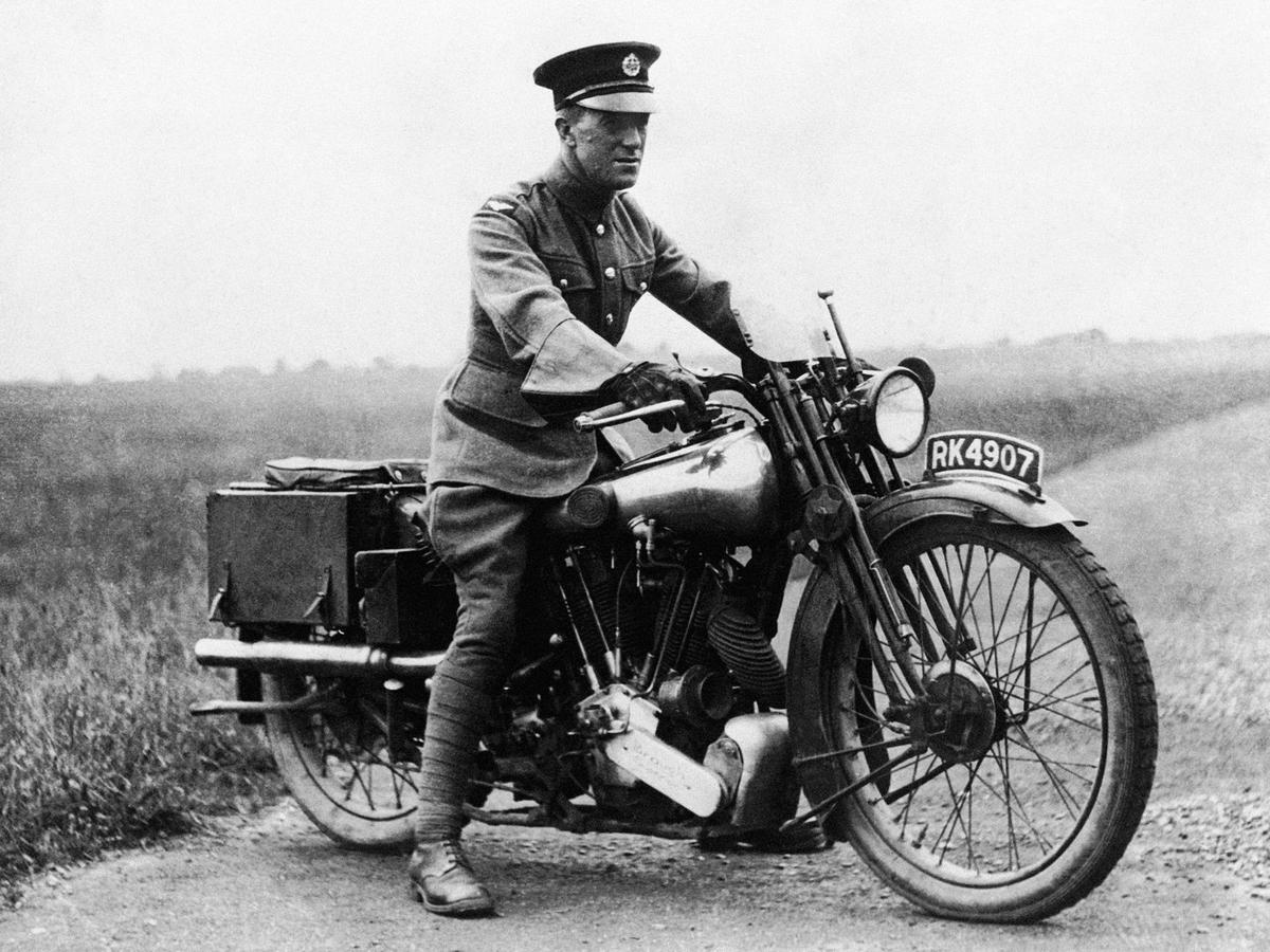Writers & Authors - T.E. Lawrence - 1927 =