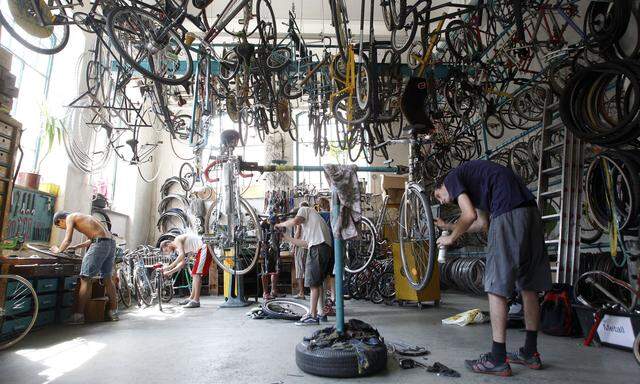 Bei Fahrrädern hat sich eine Reparaturszene bereits etabliert – elektronische Geräte werden indes meist noch entsorgt, sobald sie nicht funktionieren.