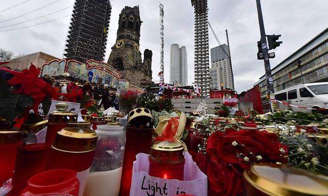 Gedenken der Opfer nach dem Anschlag auf einen Berliner Weihnachtsmarkt, 2016