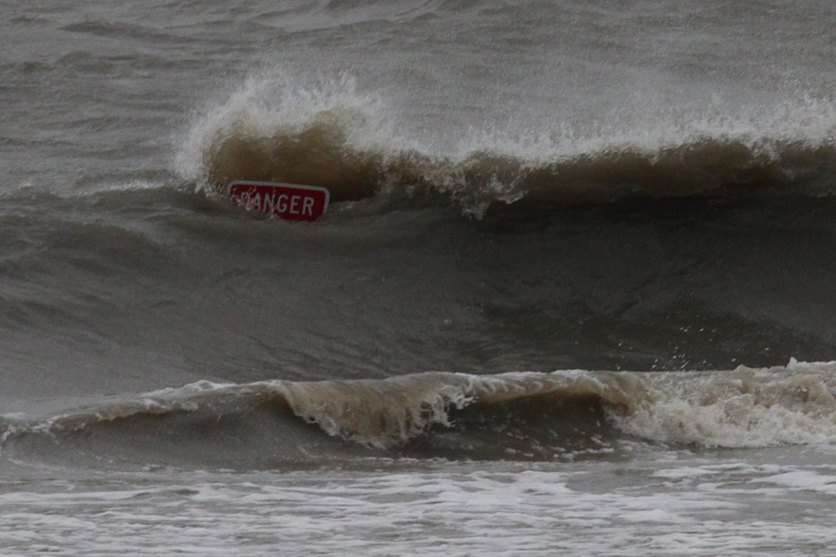 Der Strand bei Biloxi, Mississippi, ist bereits überflutet.