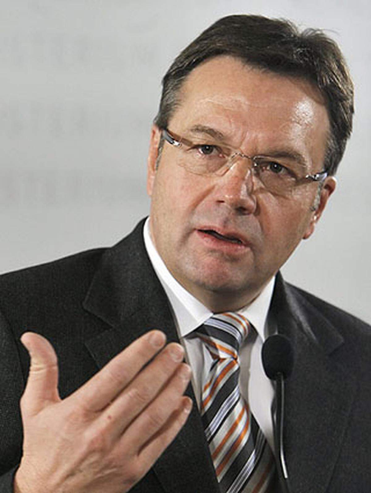 Im Sommer 2007 erklärte Innenminister Günther Platter, er wolle Haidingers Vertrag nicht mehr verlängern. Die Zusammenarbeit mit Haidinger in dessen letzten Monaten als BK-Chef bezeichnen enge Mitarbeiter von ihm als „schwierig“.