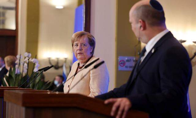 Kanzlerin Merkel bei der Pressekonferenz mit Israels Premier Bennett. 