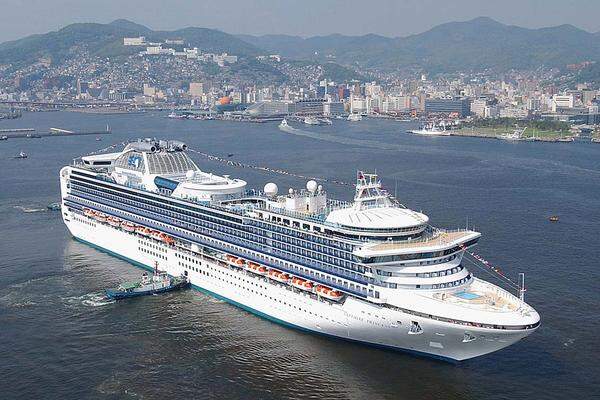 Platz 10 - "Gem Klasse". Die "Sapphire Princess" (Bild) und die "Diamond Princess" der Princess Cruises bieten mit einer BRZ von 115.875 und einer Länge von 288 Meter Platz für 2674 Passagiere.