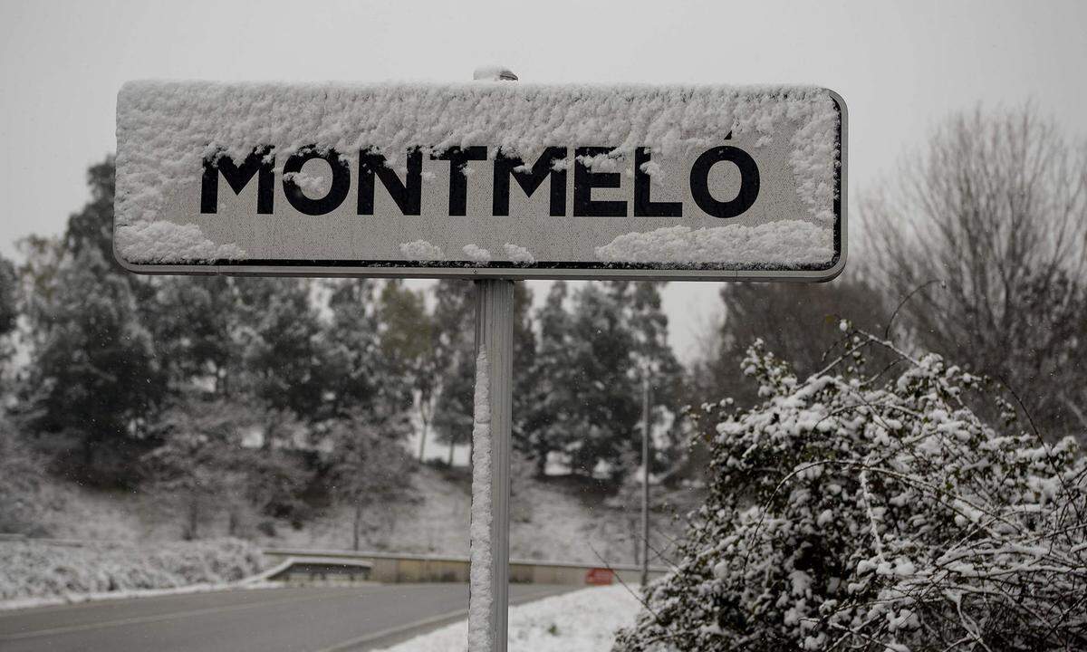 Der russische Winter hat auch Katalonien erreicht. Die Formel-1-Strecke in Montmelo bei Barcelona zeigt sich schneebedeckt.