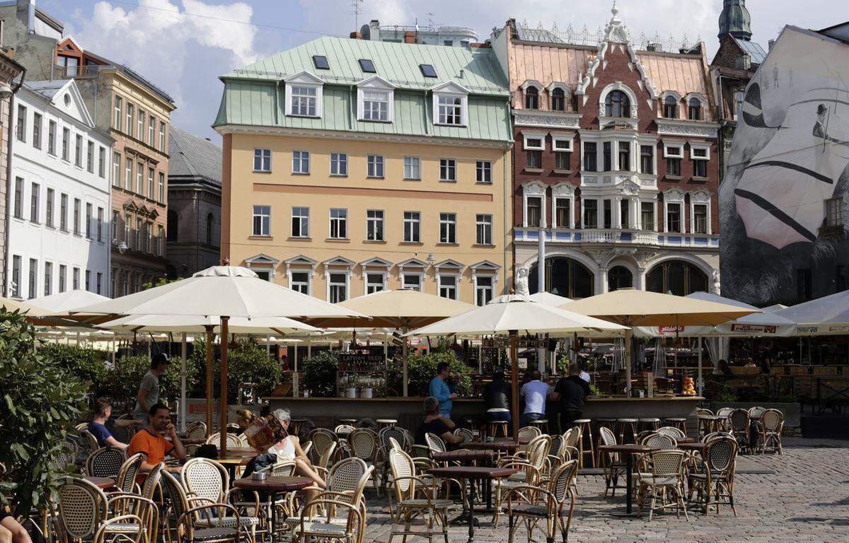 Entspannung bietet die verkehrsberuhigte Altstadt von Riga, die nur für Fußgänger zugänglich ist. Ganz der Livemusik und gutem Wein kann man sich in dem Kalnciema Street Quartier hingeben.