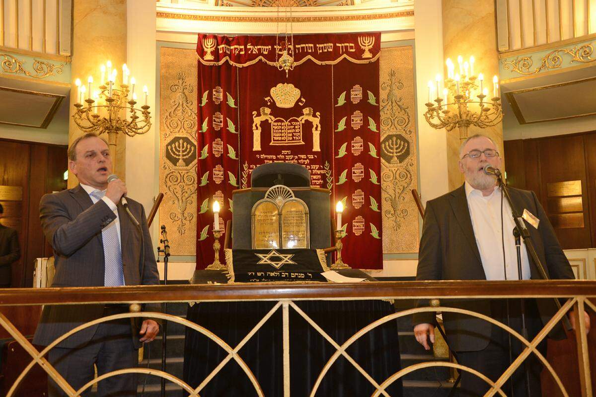 Musikalisch präsentierte sich auch Oberrabbiner Chaim Eisenberg, der gemeinsam mit Oberkantor Schmuel Barzilai (l.) ein Kantorenkonzert in der Synagoge gab.