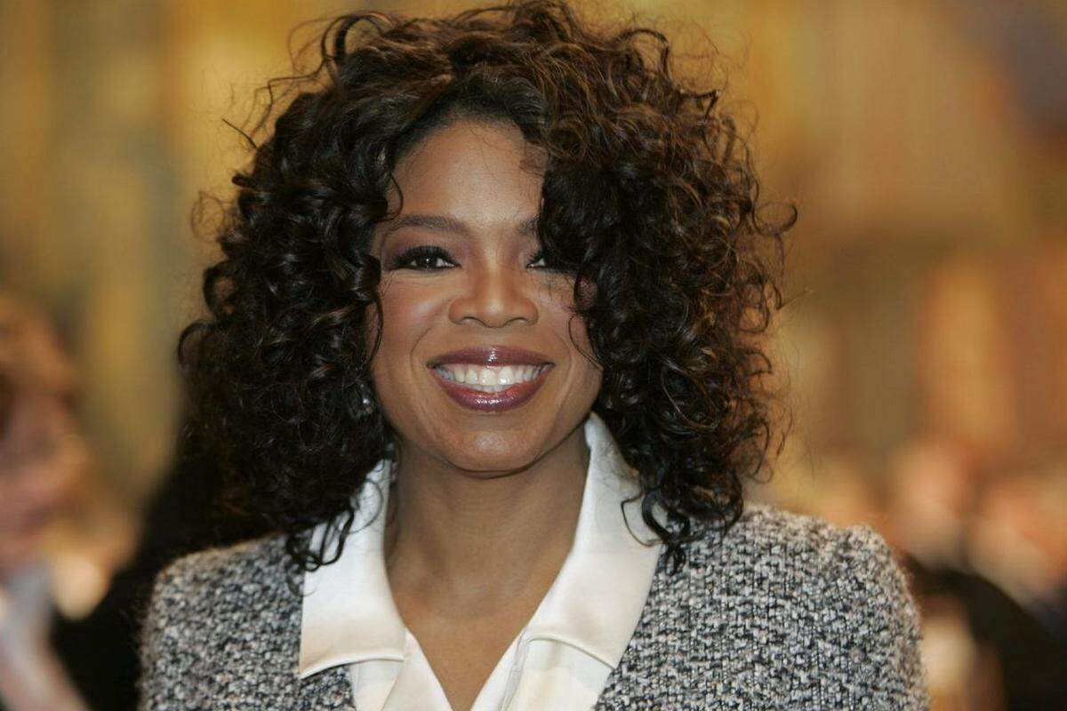 Der Spitzenplatz-Star vom vorigen Jahr, US-Talkmasterin Oprah Winfrey (60), muss diesmal mit dem vierten Platz vorliebnehmen.