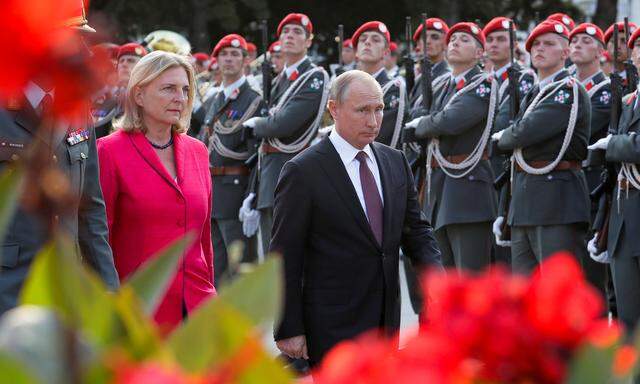 Wladimir Putin ist Gast bei der Hochzeit von Karin Kneissl.