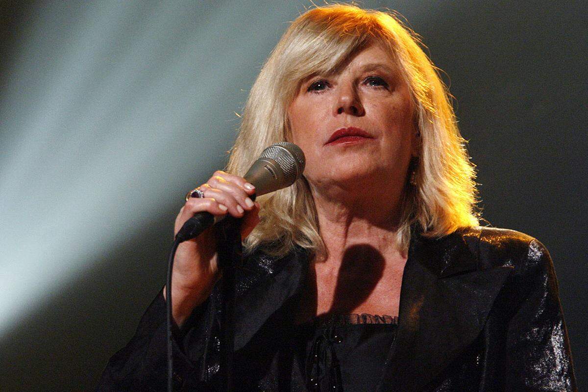 Auch Marianne Faithfull konnte ihre Brustkrebserkrankung 2006 überwinden. Die 69-Jährige leide nach eigenen Angaben auch an Hepatitis C.