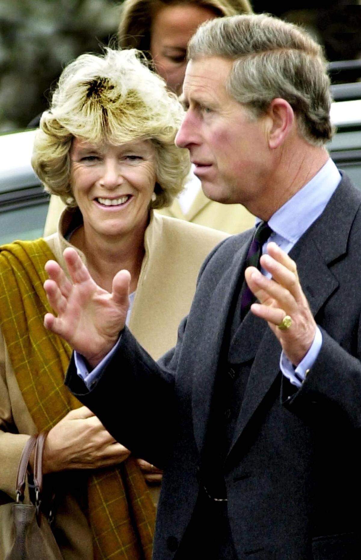 Die offizielle Anrede "Königliche Hoheit" für die einst in der Regenbogen-Presse als "Rottweiler" verspottete Camilla klingt längst nicht mehr seltsam. Und sie zeigt sich wie selbstverständlich auf dem Balkon des Buckingham-Palastes dem Volk.