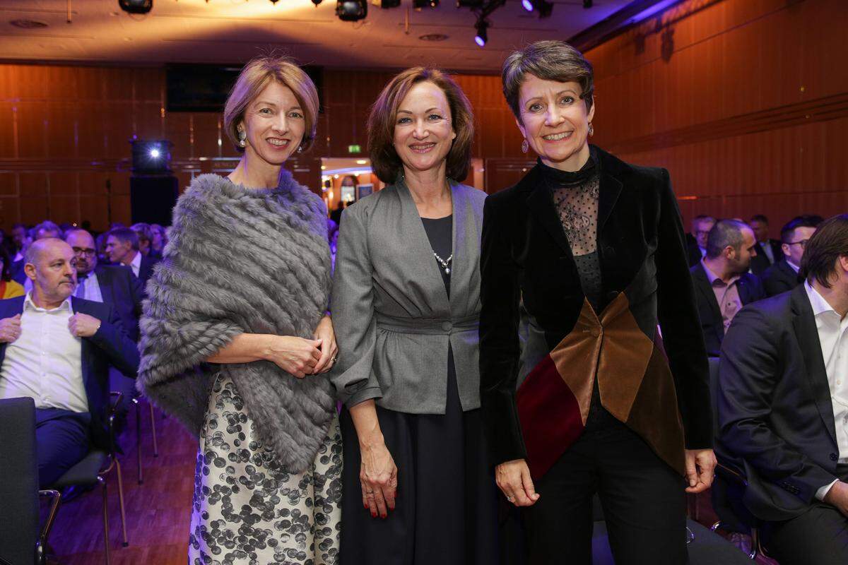 Landeshauptmann-Stellvertreterin Gaby Schaunig, WK-Kärnten Vizepräsidentin Sylvia Gstättner und Infineon-CEO Sabine Herlitschka.