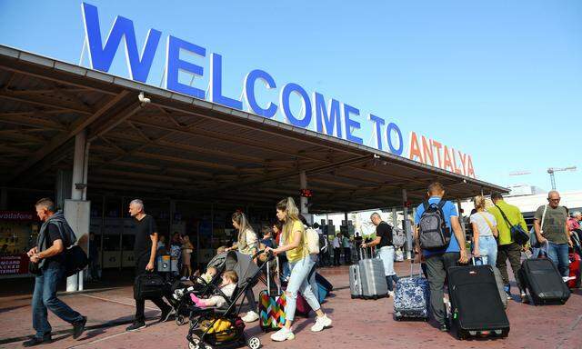 Immer mehr Russen kommen nach Antalya an der türkischen Mittelmeerküste – als Touristen, aber auch als Flüchtlinge vor der Teilmobilmachung in ihrem Heimatland. 