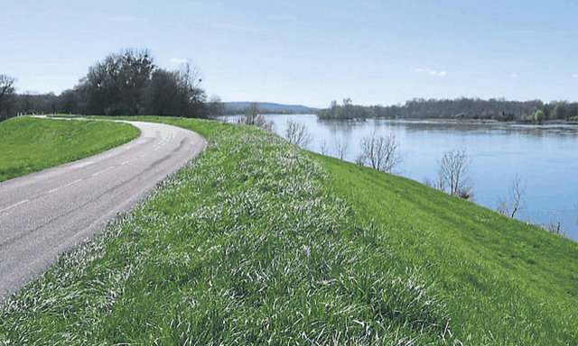 Verkehrsberuhigt entlang der Loire.