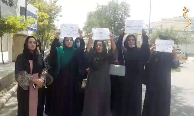 Das Dutzend Frauen, das in Kabul gegen die Taliban demonstriert hat, hat sich ins Gedächtnis gebrannt.